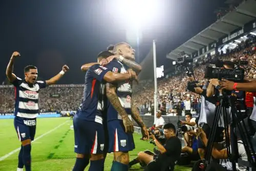 Paolo Guerrero adelanta a Alianza, pero Vidales iguala para Melgar antes del descanso