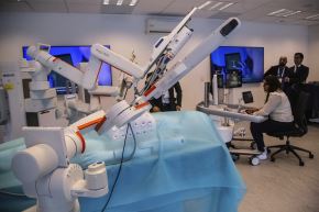 La capacitación médica en nuevas tecnologías se ha convertido en un componente clave para fortalecer las capacidades de los profesionales de la salud y mejorar la atención a los pacientes.