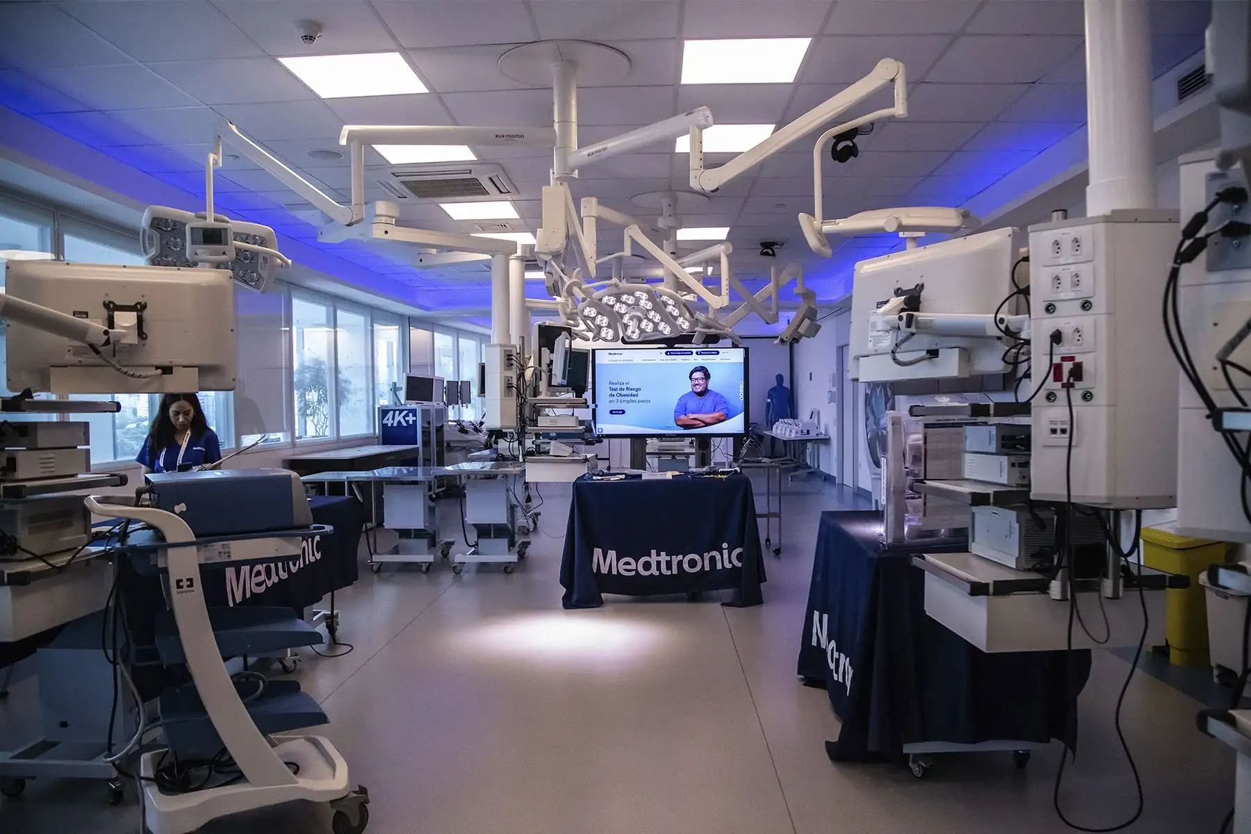 El avance de la tecnología médica está incorporando cada vez más herramientas basadas en inteligencia artificial, dispositivos inteligentes y soluciones quirúrgicas especializadas para mejorar el diagnóstico y tratamiento de diversas enfermedades.