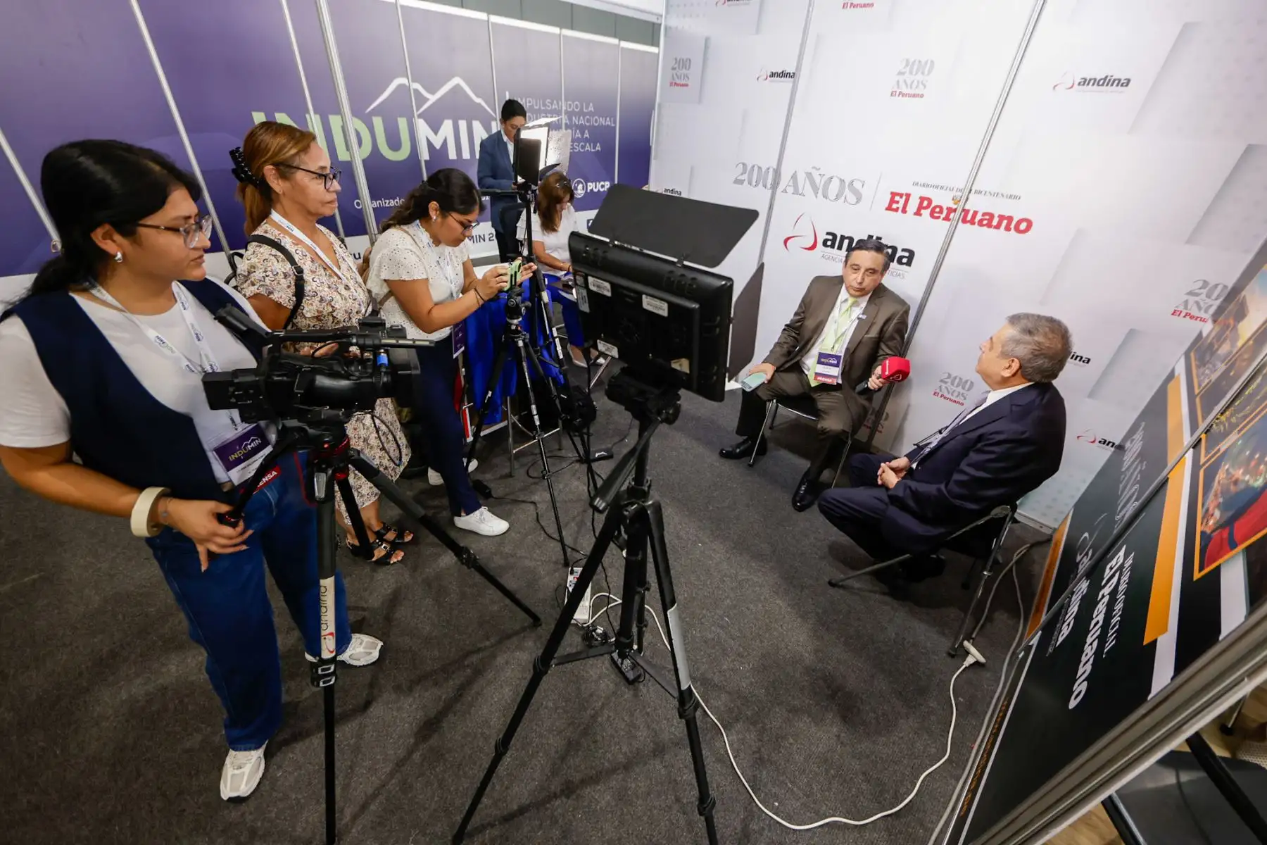 La Agencia de Noticias Andina comisionó a un equipo de periodistas, reporteros gráficos y personal audiovisual para cubrir las incidencias del programa de conferencias INDUMIN 2026, que reúne a especialistas, autoridades y representantes de la industria minera. Foto: ANDINA/Luis Iparraguirre