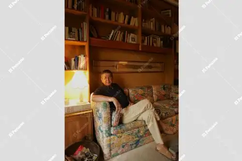 Lima-9 febrero 2005/Escritor Alfredo Bryce Echenique, autor de obras emblemáticas como "Un mundo para Julius" y "La vida exagerada de Martín Romaña". Foto: Diario Oficial El Peruano/Carlos Lezama