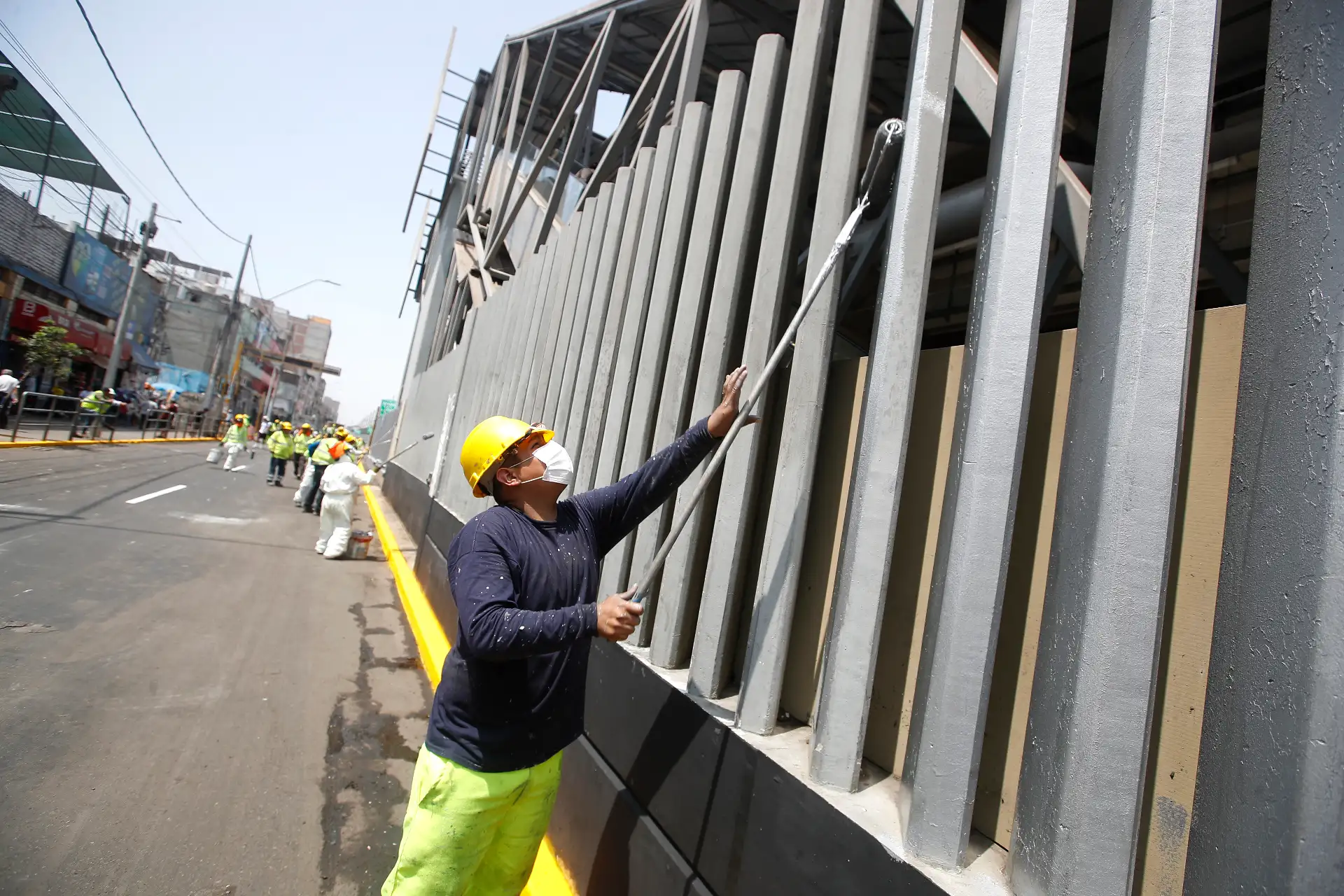 ALcalde de Lima, Renzo Reggiardo, supervisa como se encuentran las primeras cuadras de la avenida "Aviación", a una semana de realizado el operativo conjunto con la Policía Nacional del Perú y la municipalidad de La Victoria, lo cual permitió recuperar espacios públicos.
Foto: ANDINA/Eddy Ramos