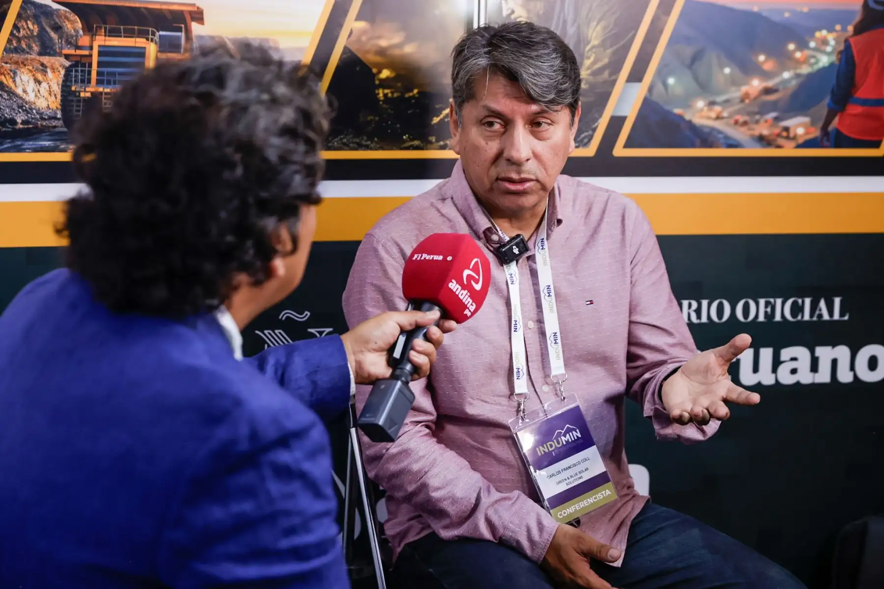 Carlos Coll, gerente general de Green and Blue Solar Solutions, brindó una entrevista a la Agencia de Noticias Andina durante el desarrollo de INDUMIN 2026, donde destacó el potencial de las energías renovables para mejorar la eficiencia energética y promover operaciones más sostenibles en la minería a pequeña escala. Foto: ANDINA/Luis Iparraguirre