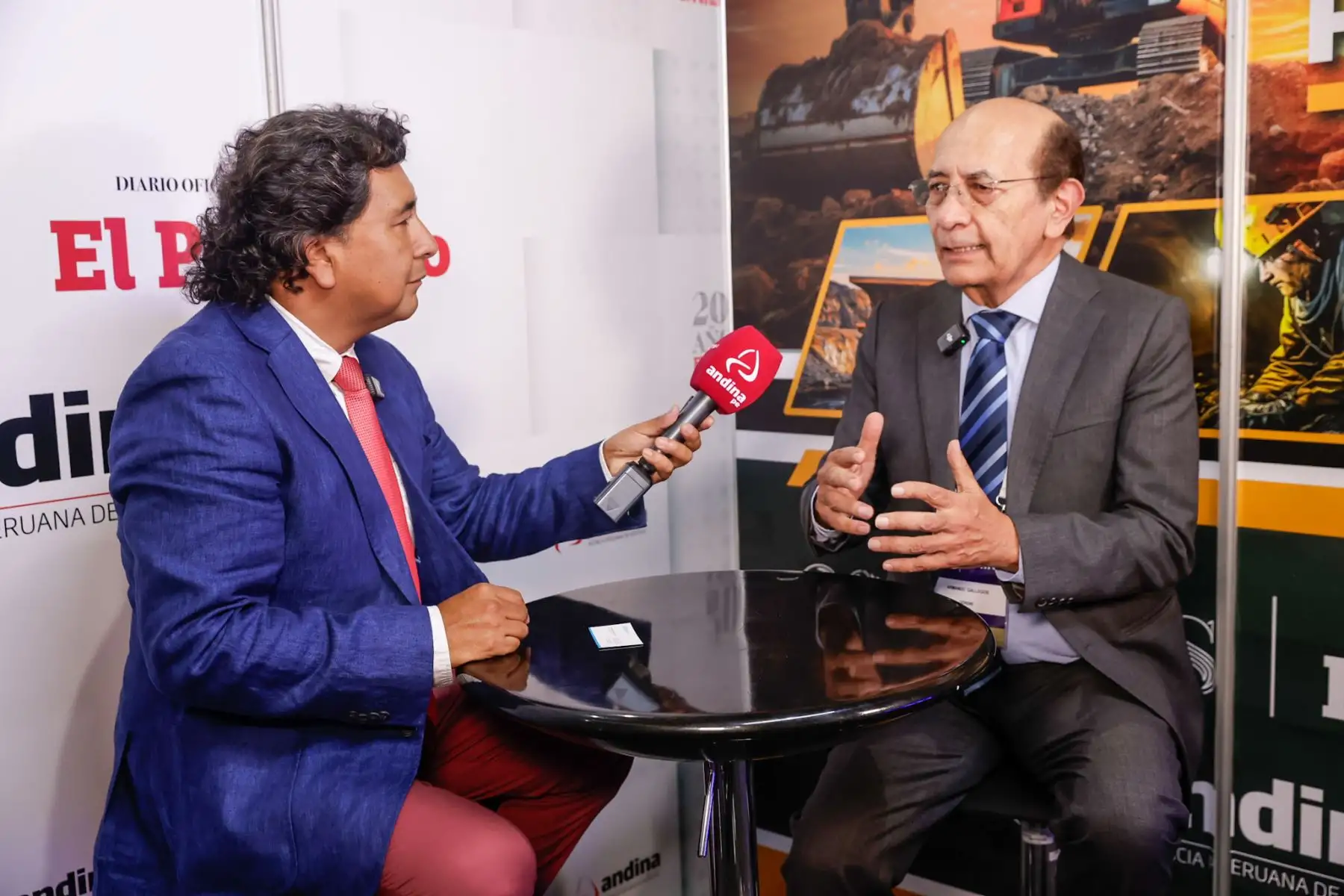Armando Gallegos, socio fundador y presidente del Directorio de GERENS, brindó una entrevista a la Agencia de Noticias Andina durante el desarrollo de INDUMIN 2026, donde destacó la importancia del encuentro como espacio de diálogo para impulsar la sostenibilidad, la innovación y la formalización en la minería a pequeña escala. Foto: ANDINA/Luis Iparraguirre