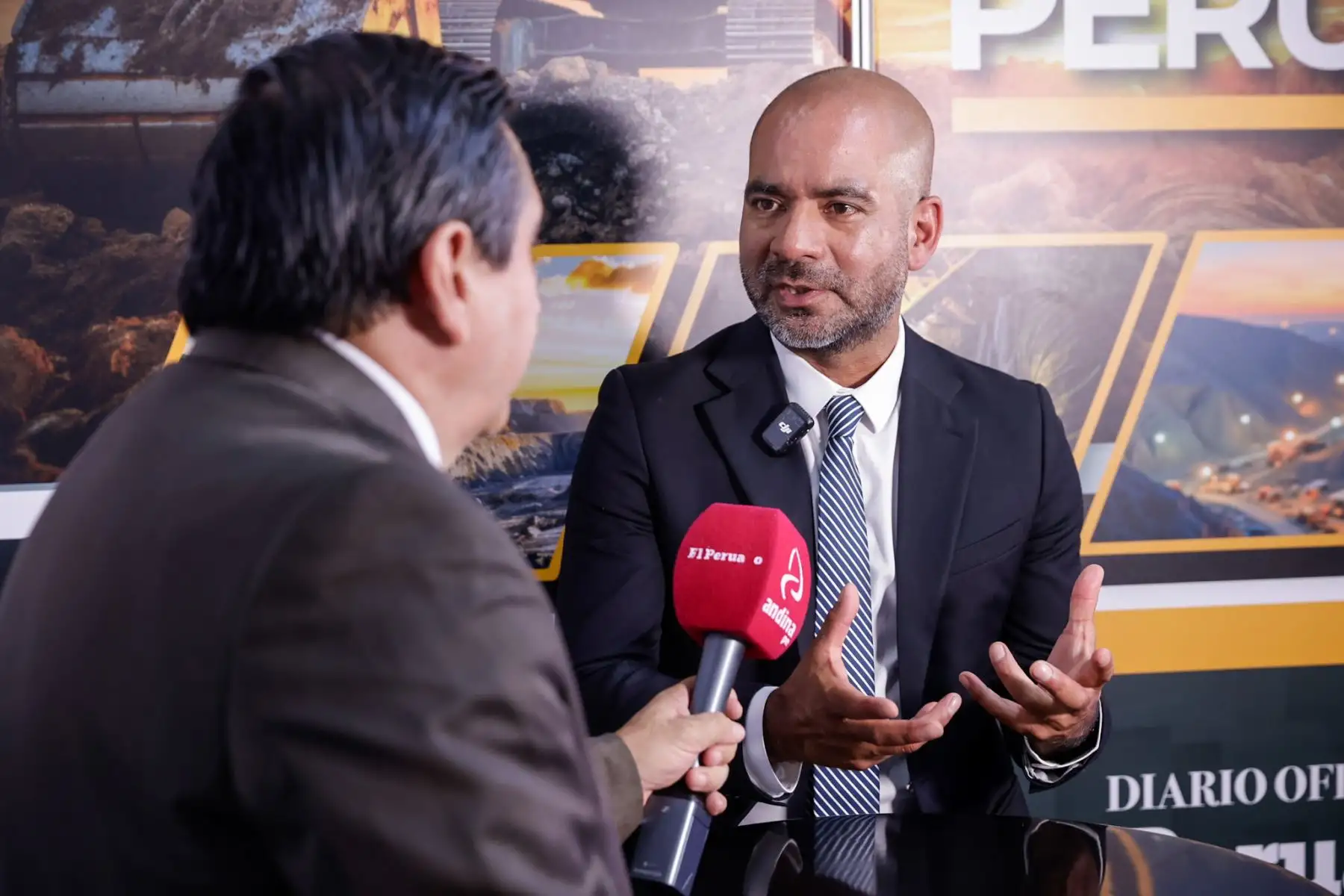 Francisco Rumiche, decano de la Facultad de Ciencias e Ingeniería de la Pontificia Universidad Católica del Perú, brindó una entrevista a la Agencia de Noticias Andina durante el desarrollo de INDUMIN 2026, donde abordó los desafíos y oportunidades para impulsar la innovación, la sostenibilidad y la formación de profesionales en el sector minero. Foto: ANDINA/Luis Iparraguirre