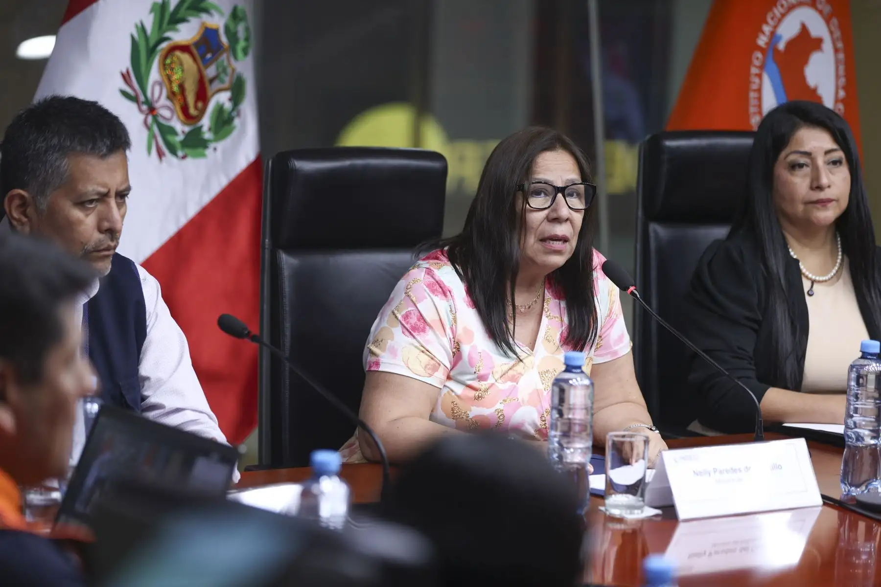 La presidenta del Consejo de Ministros, Denisse Miralles, junto a ministros de Estado y autoridades del INDECI, brinda un reporte sobre las acciones desplegadas a nivel nacional frente a las lluvias intensas. Foto: ANDINA/Jhonel Rodríguez Robles