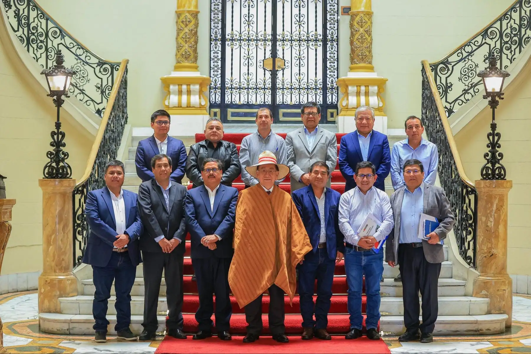 El presidente de la república, José Balcázar, se reunió con el gobernador Leoncio Huayllani y alcaldes provinciales de la región para evaluar el destrabe de proyectos prioritarios que la población necesita.  Foto: ANDINA/Prensa Presidencia