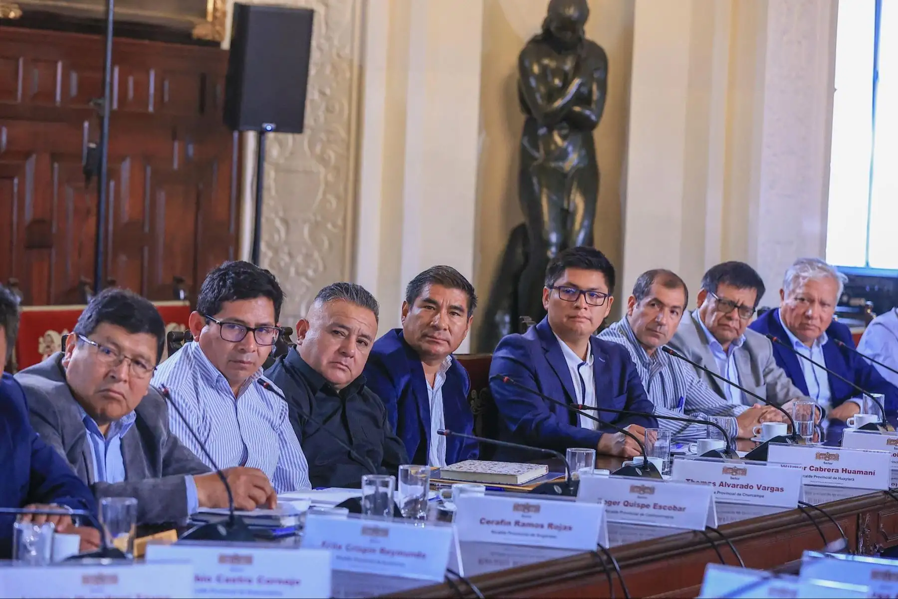 El presidente de la república, José Balcázar, se reunió con el gobernador Leoncio Huayllani y alcaldes provinciales de la región para evaluar el destrabe de proyectos prioritarios que la población necesita.  Foto: ANDINA/Prensa Presidencia