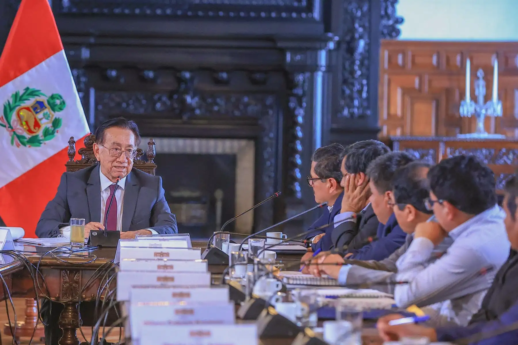 El presidente de la república, José Balcázar, se reunió con el gobernador Leoncio Huayllani y alcaldes provinciales de la región para evaluar el destrabe de proyectos prioritarios que la población necesita.  Foto: ANDINA/Prensa Presidencia