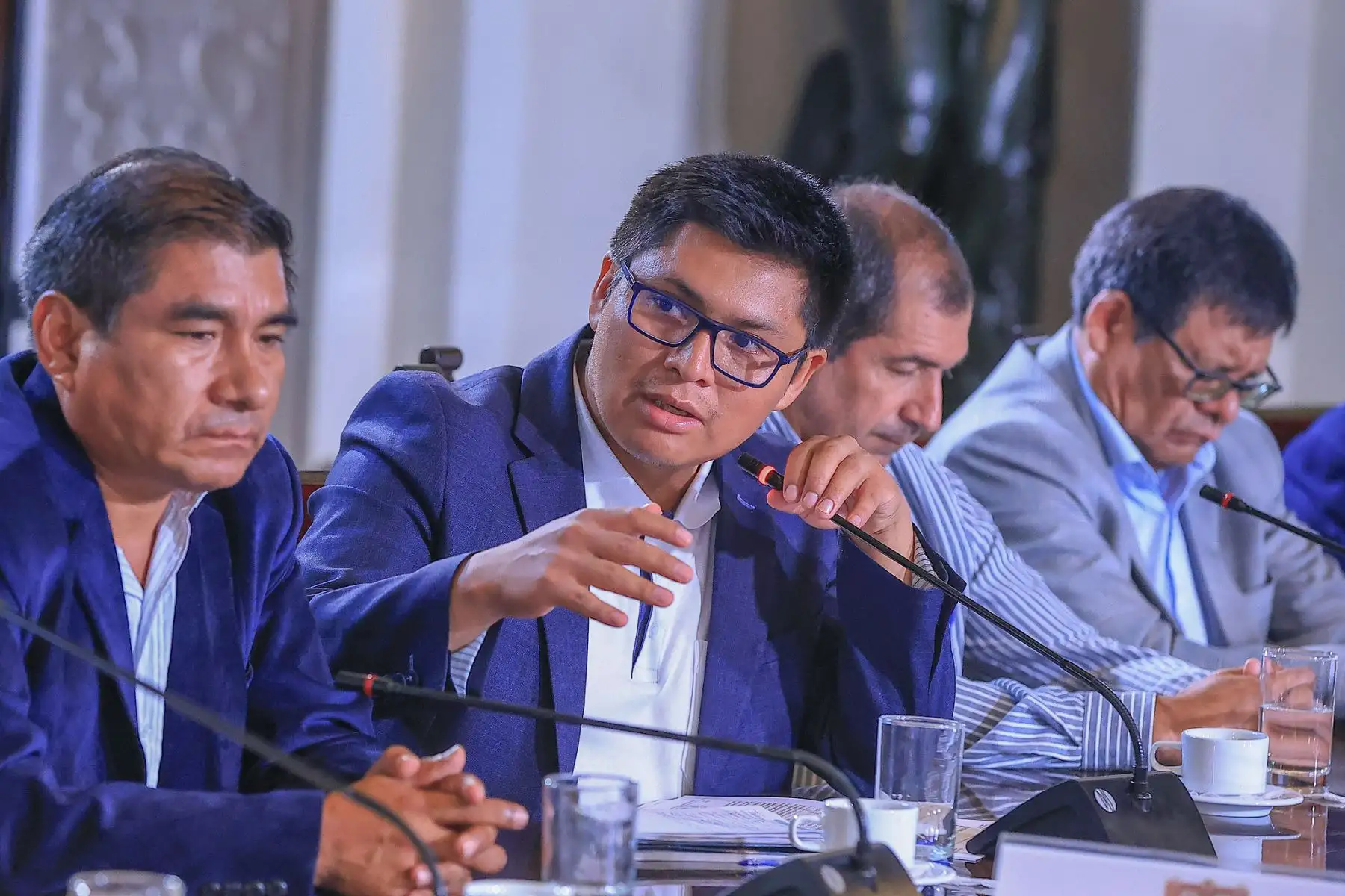 El presidente de la república, José Balcázar, se reunió con el gobernador Leoncio Huayllani y alcaldes provinciales de la región para evaluar el destrabe de proyectos prioritarios que la población necesita.  Foto: ANDINA/Prensa Presidencia