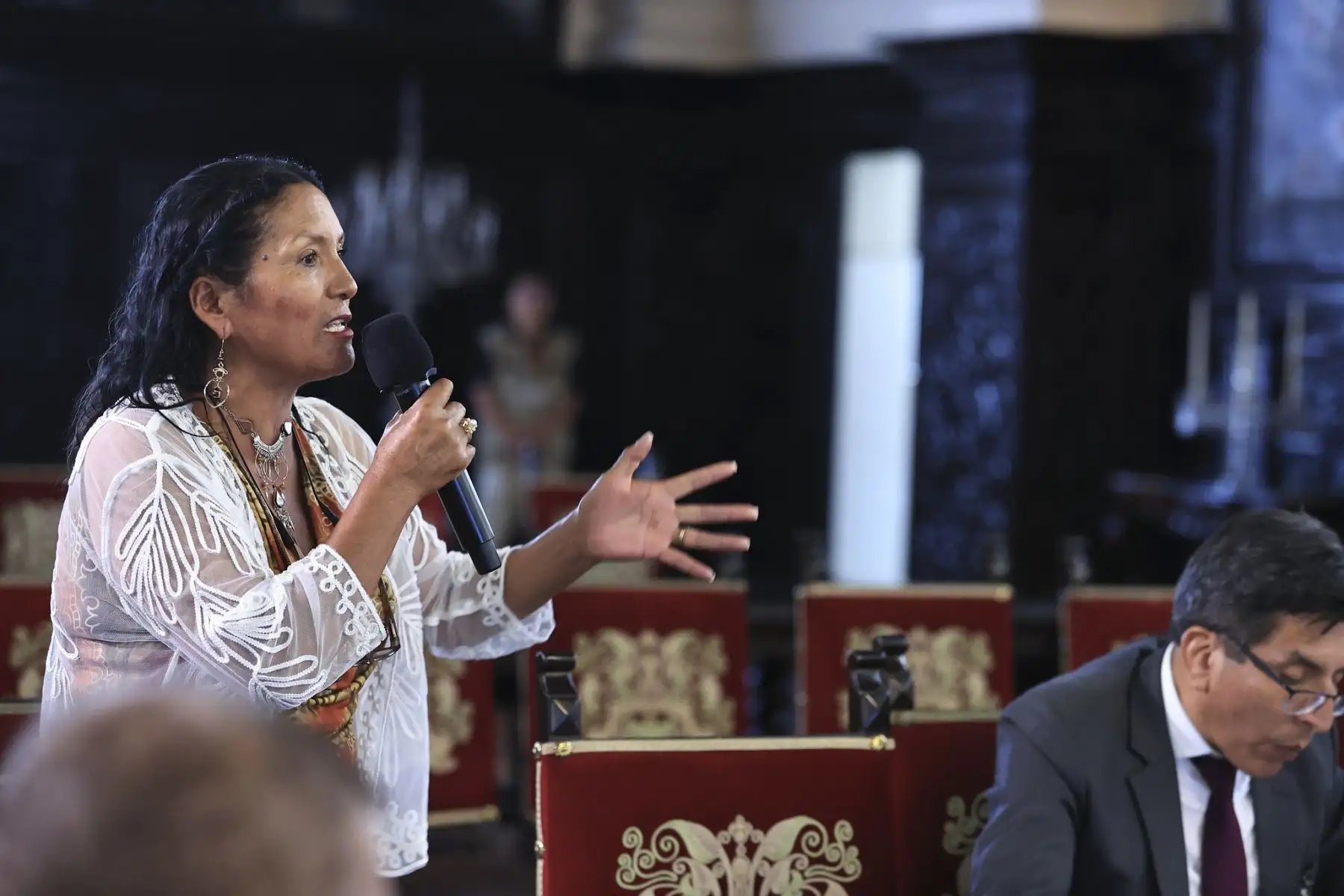 El presidente de la república, José María Balcázar, junto con los titulares de Vivienda y MIMP, sostuvo una reunión de trabajo con organizaciones sociales del Callao para escuchar sus demandas y coordinar soluciones en temas clave como educación, deuda social, delimitación territorial y salud. Foto: ANDINA/Prensa Presidencia