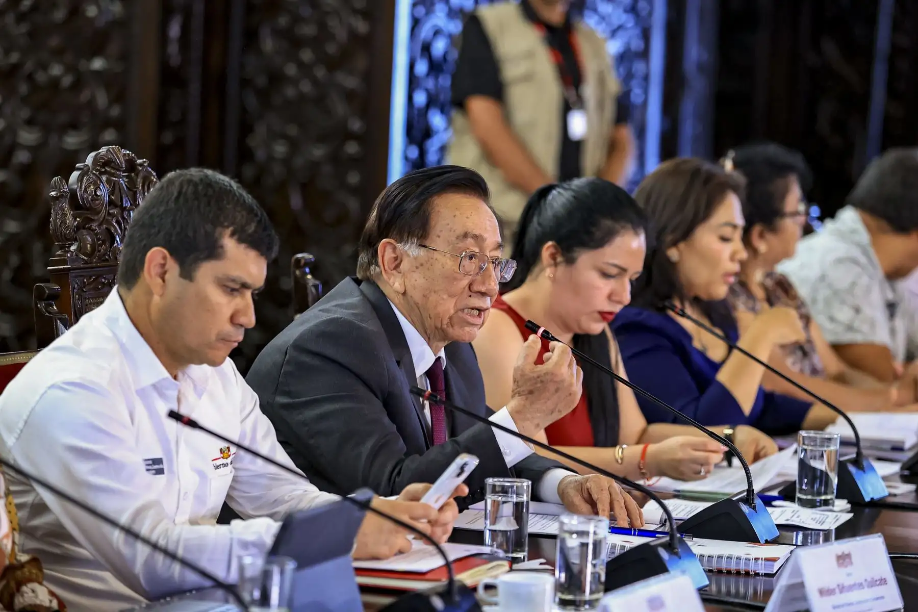 El presidente de la república, José María Balcázar, junto con los titulares de Vivienda y MIMP, sostuvo una reunión de trabajo con organizaciones sociales del Callao para escuchar sus demandas y coordinar soluciones en temas clave como educación, deuda social, delimitación territorial y salud. Foto: ANDINA/Prensa Presidencia