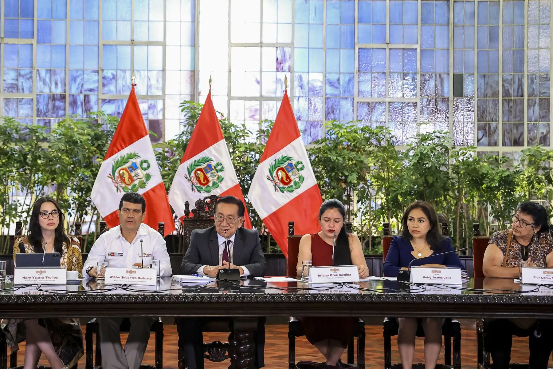 El presidente de la república, José María Balcázar, junto con los titulares de Vivienda y MIMP, sostuvo una reunión de trabajo con organizaciones sociales del Callao para escuchar sus demandas y coordinar soluciones en temas clave como educación, deuda social, delimitación territorial y salud. Foto: ANDINA/Prensa Presidencia