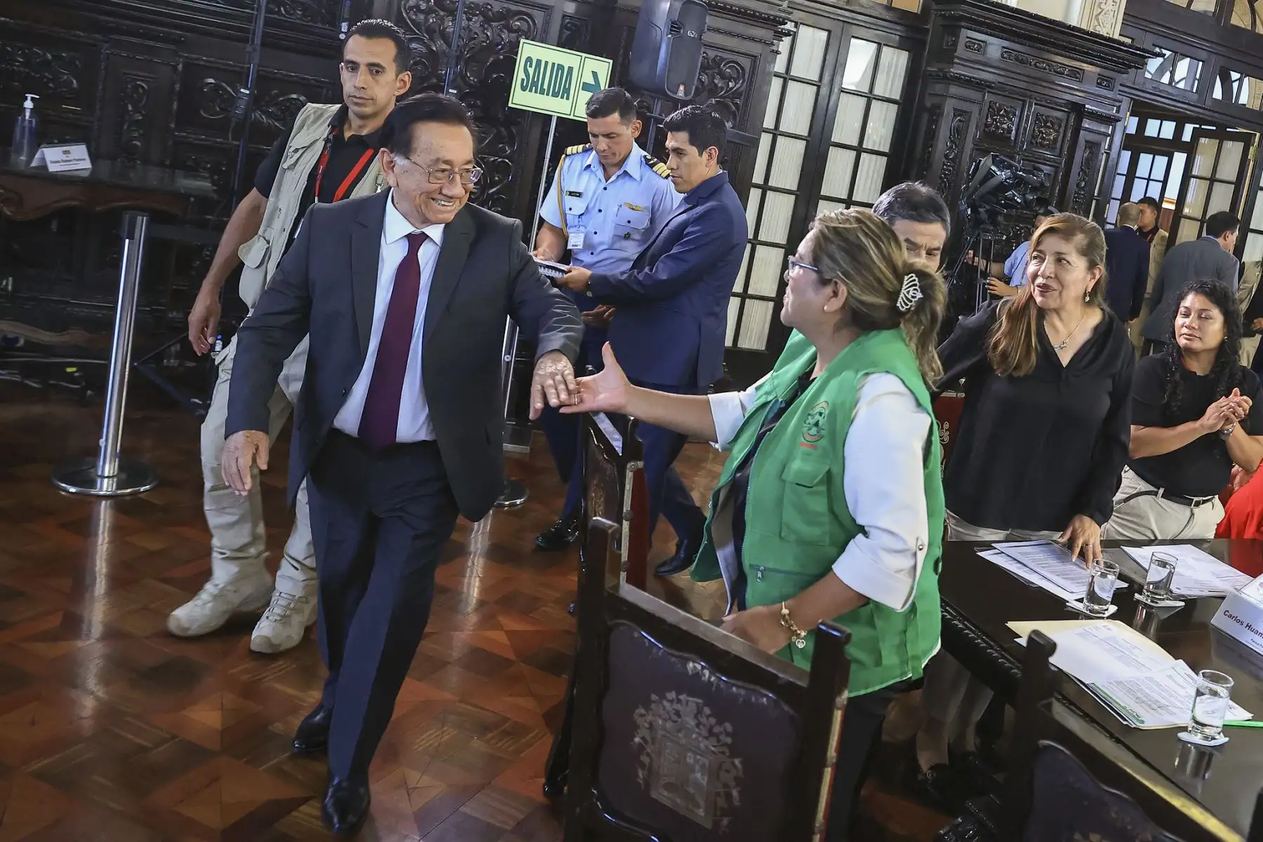 El presidente de la república, José María Balcázar, junto con los titulares de Vivienda y MIMP, sostuvo una reunión de trabajo con organizaciones sociales del Callao para escuchar sus demandas y coordinar soluciones en temas clave como educación, deuda social, delimitación territorial y salud. Foto: ANDINA/Prensa Presidencia