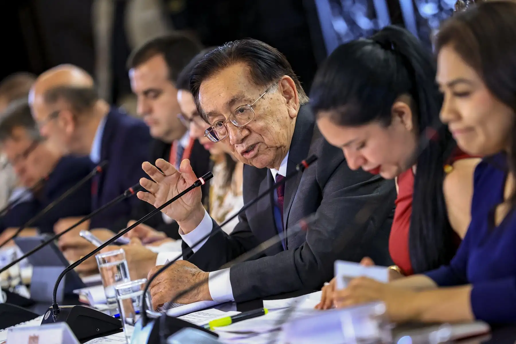 El presidente de la república, José María Balcázar, junto con los titulares de Vivienda y MIMP, sostuvo una reunión de trabajo con organizaciones sociales del Callao para escuchar sus demandas y coordinar soluciones en temas clave como educación, deuda social, delimitación territorial y salud. Foto: ANDINA/Prensa Presidencia