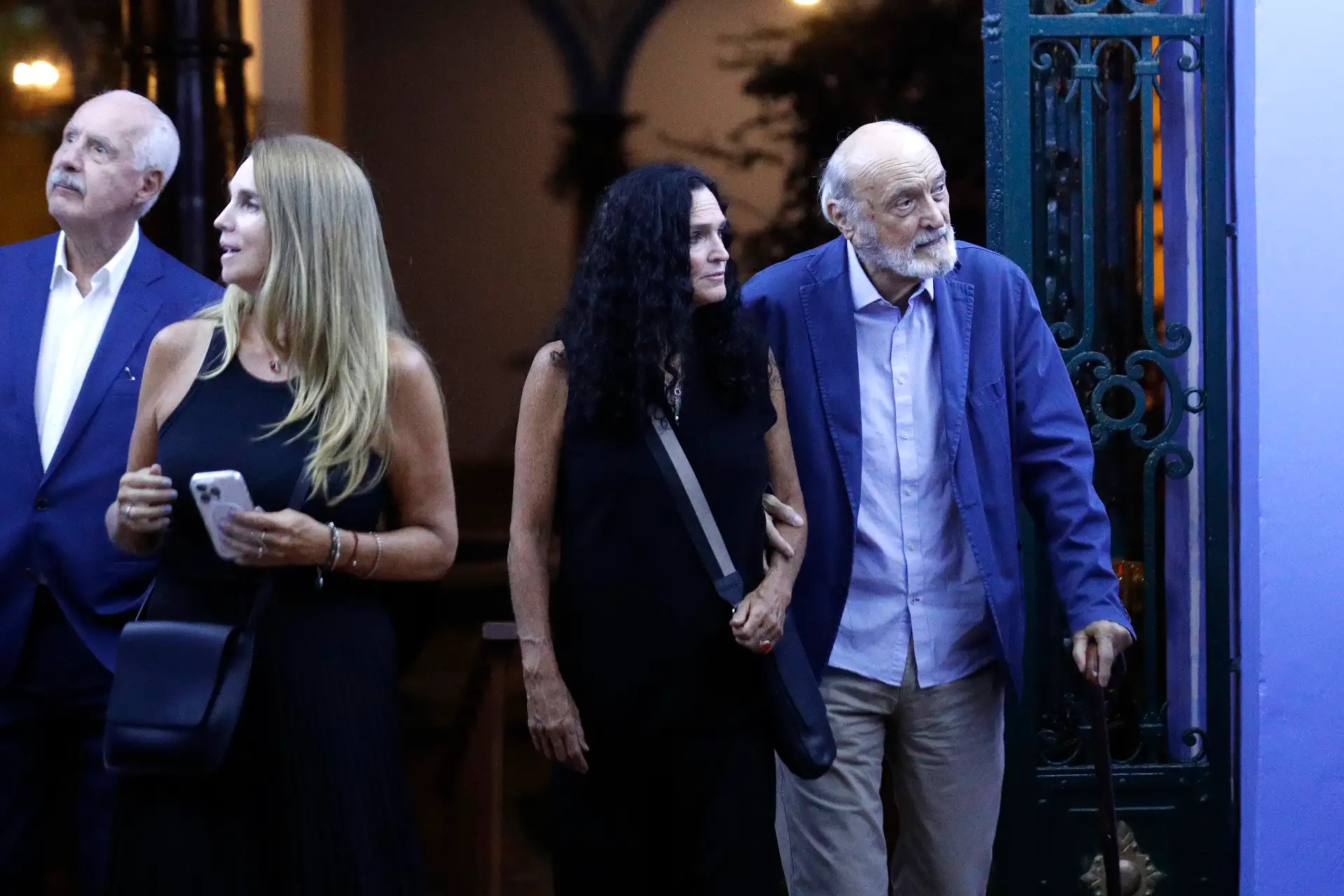 Restos del escritor peruano Alfredo Bryce Echenique, quien falleció hoy a los 87 años, es velado en la Casona de la Universidad Nacional de San Marcos.
En la imagen, el escritor peruano Fernando Ampuero, al salir del recinto universitario.
Foto: ANDINA/Eddy Ramos