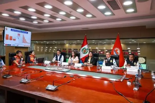 El nuevo reporte diario fue liderado por la presidenta del Consejo de Ministros, Denisse Miralles, junto a la ministra del Ambiente, Nelly Paredes del Castillo, y el jefe del Instituto Nacional de Defensa Civil (Indeci), Luis Enrique Vásquez.