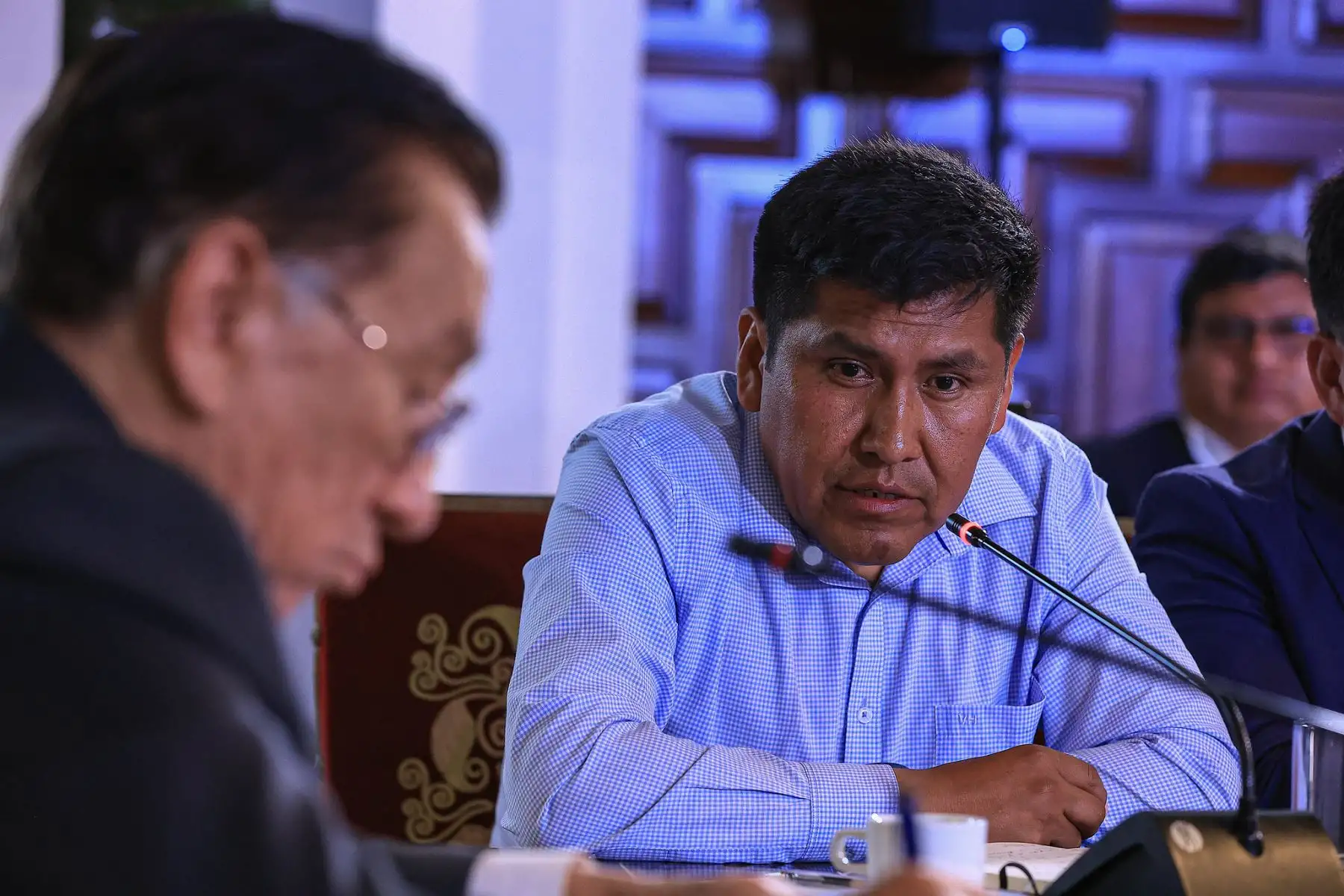 El presidente José Balcázar sostuvo una reunión de trabajo con las autoridades del GORE Puno para atender las demandas urgentes de los distritos con menores recursos, priorizando la implementación de hospitales, la mejora de los servicios de salud en la región, entre otras necesidades. Foto: ANDINA/Prensa Presidencia