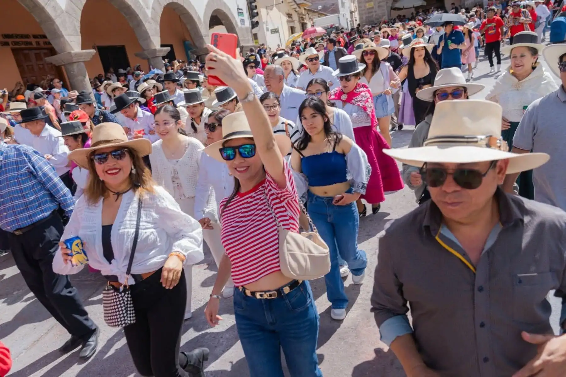 La Semana Santa en Ayacucho es una de las celebraciones religiosas más importantes del Perú. Miles de turistas visitan esta ciudad para participar de sus rituales tradicionales. ANDINA/Difusión