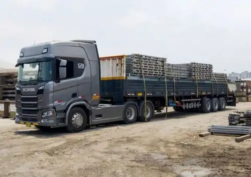 Las estructuras metálicas de dos puentes modulares son trasladadas a Arequipa para ser instaladas en la Variante de Uchumayo  y restablecer el tránsito en la zona. ANDINA/Difusión