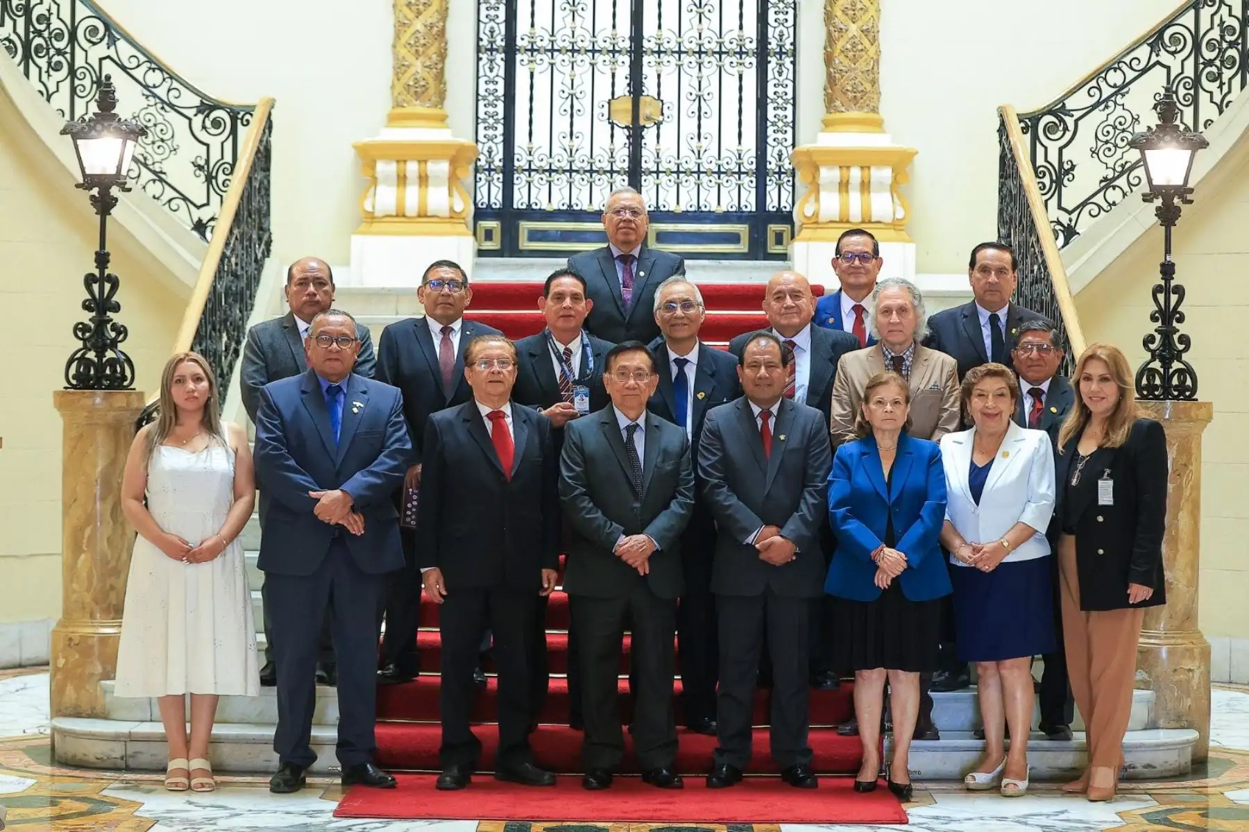 El presidente de la República José María Balcázar sostuvo una reunión de trabajo con representantes de la Asociación Nacional de Universidades Públicas del Perú (ANUPP), junto al ministro de Educación y el congresista Edgar Tello, para escuchar de primera mano las principales necesidades de las casas de estudio. Foto: ANDINA/ Prensa Presidencia