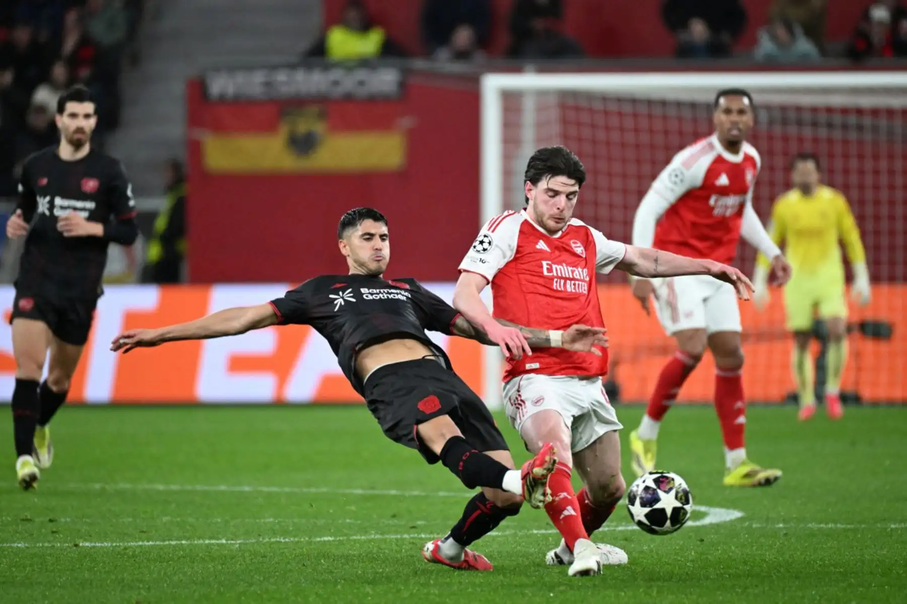 El centrocampista inglés del Arsenal, Declan Rice y el centrocampista argentino del Bayer Leverkusen, Exequiel Palacios, disputan el balón durante el partido de ida de los octavos de final de la UEFA Champions League entre el Bayer 04 Leverkusen y el Arsenal en Leverkusen, Alemania Occidental.
Foto: AFP