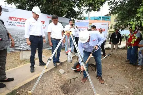 La obra de agua potable y saneamiento beneficiará en total a 44,416 habitantes del distrito limeño del Rímac. Foto: MVCS