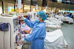 La Ley 32566 se aplica al personal asistencial con contrato CAS-COVID que laboró en EsSalud y que no fue considerado en los alcances de los beneficios otorgados por la Ley 31539. Foto: ANDINA/Difusión