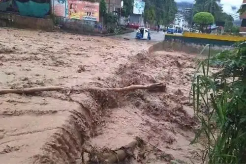 Junín: aumento de caudal del río Garou en La Merced interrumpió el tránsito vehicular