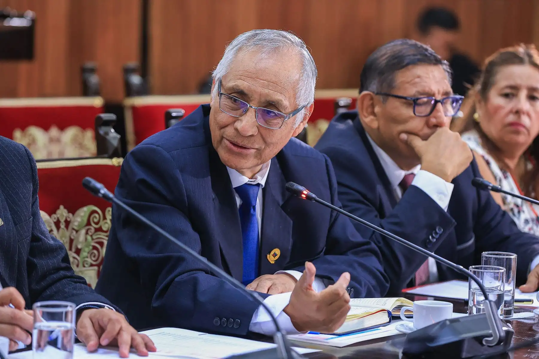 El presidente de la República José María Balcázar sostuvo una reunión de trabajo con representantes de la Asociación Nacional de Universidades Públicas del Perú (ANUPP), junto al ministro de Educación y el congresista Edgar Tello, para escuchar de primera mano las principales necesidades de las casas de estudio. Foto: ANDINA/Prensa Presidencia
