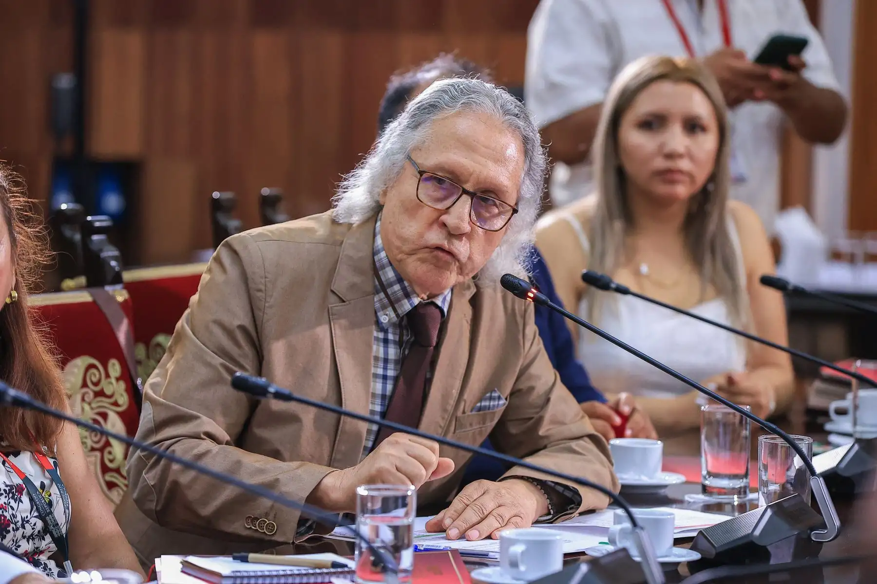 El presidente de la República José María Balcázar sostuvo una reunión de trabajo con representantes de la Asociación Nacional de Universidades Públicas del Perú (ANUPP), junto al ministro de Educación y el congresista Edgar Tello, para escuchar de primera mano las principales necesidades de las casas de estudio. Foto: ANDINA/Prensa Presidencia