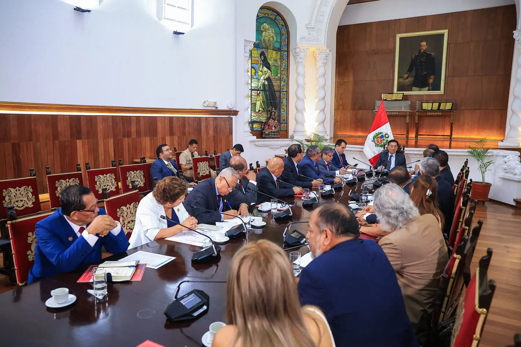 El presidente de la República José María Balcázar sostuvo una reunión de trabajo con representantes de la Asociación Nacional de Universidades Públicas del Perú (ANUPP), junto al ministro de Educación y el congresista Edgar Tello, para escuchar de primera mano las principales necesidades de las casas de estudio. Foto: ANDINA/Prensa Presidencia