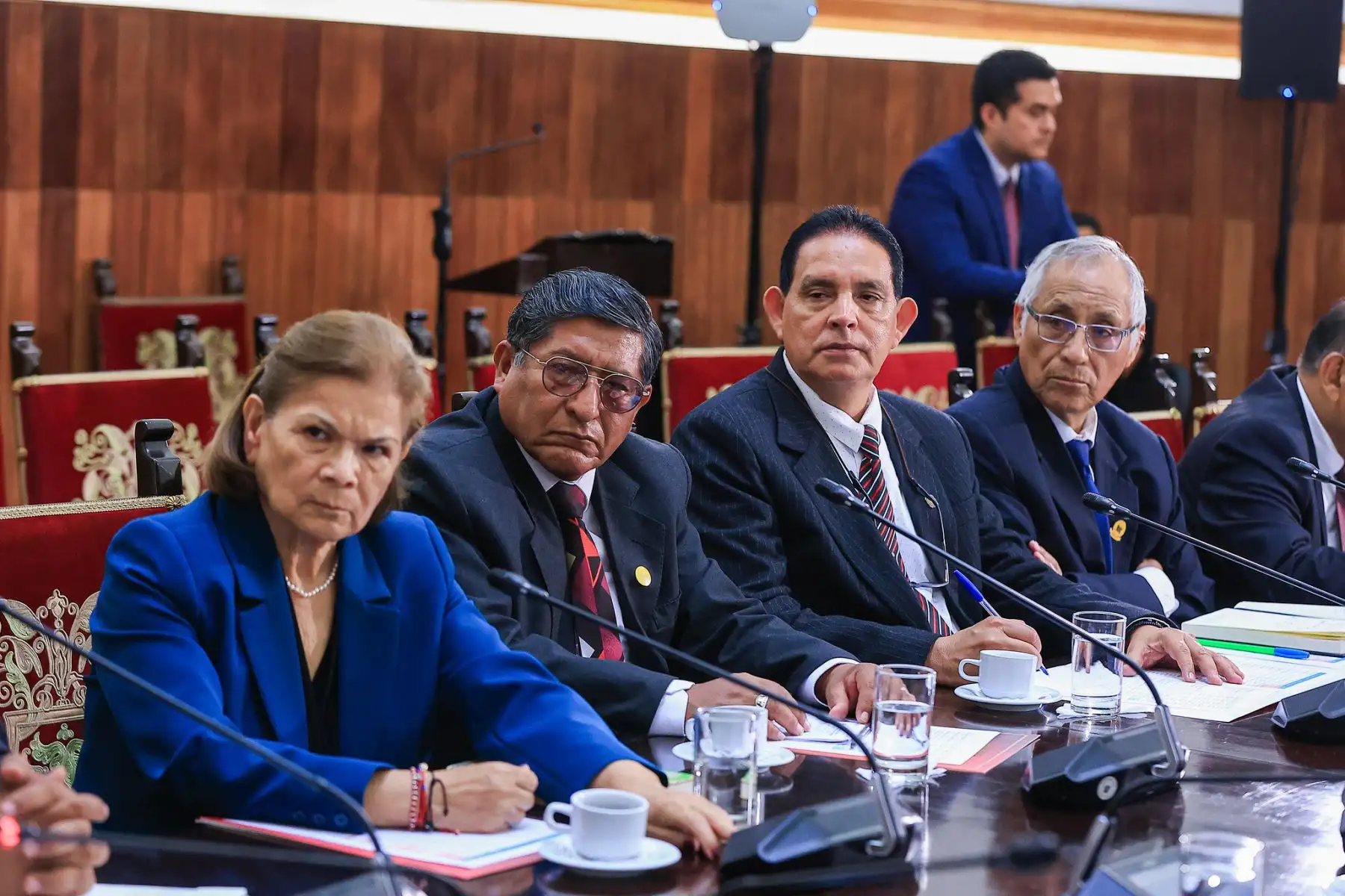 El presidente de la República José María Balcázar sostuvo una reunión de trabajo con representantes de la Asociación Nacional de Universidades Públicas del Perú (ANUPP), junto al ministro de Educación y el congresista Edgar Tello, para escuchar de primera mano las principales necesidades de las casas de estudio. Foto: ANDINA/Prensa Presidencia