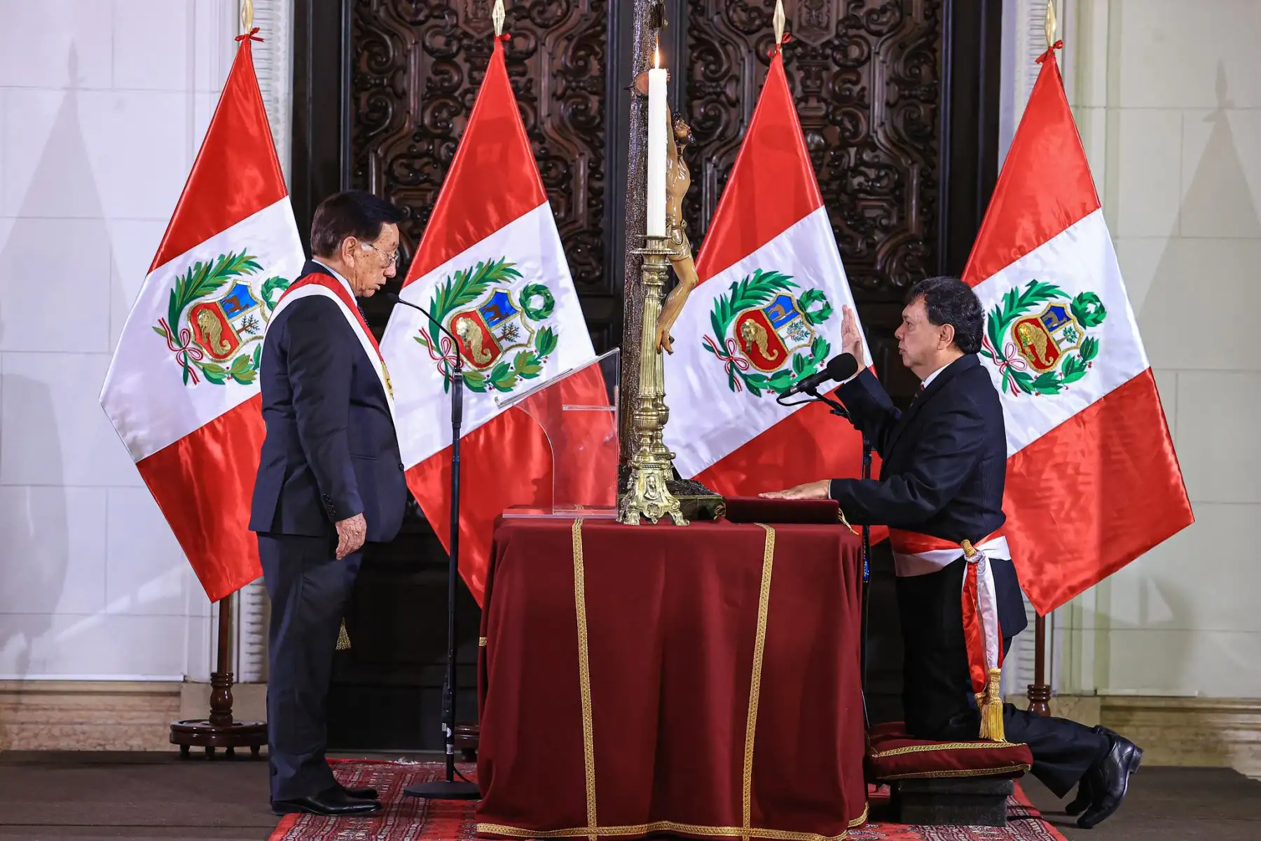 Presidente José María Balcázar toma juramento al nuevo ministro de Salud, Juan Carlos Velasco Guerrero. Foto: ANDINA/Prensa Presidencia