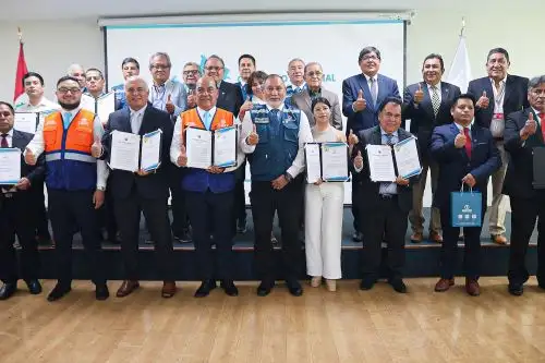 El Cenepred felicitó a las entidades ganadoras por impulsar iniciativas que contribuyen al desarrollo sostenible y al bienestar de la población. Foto: Cenepred