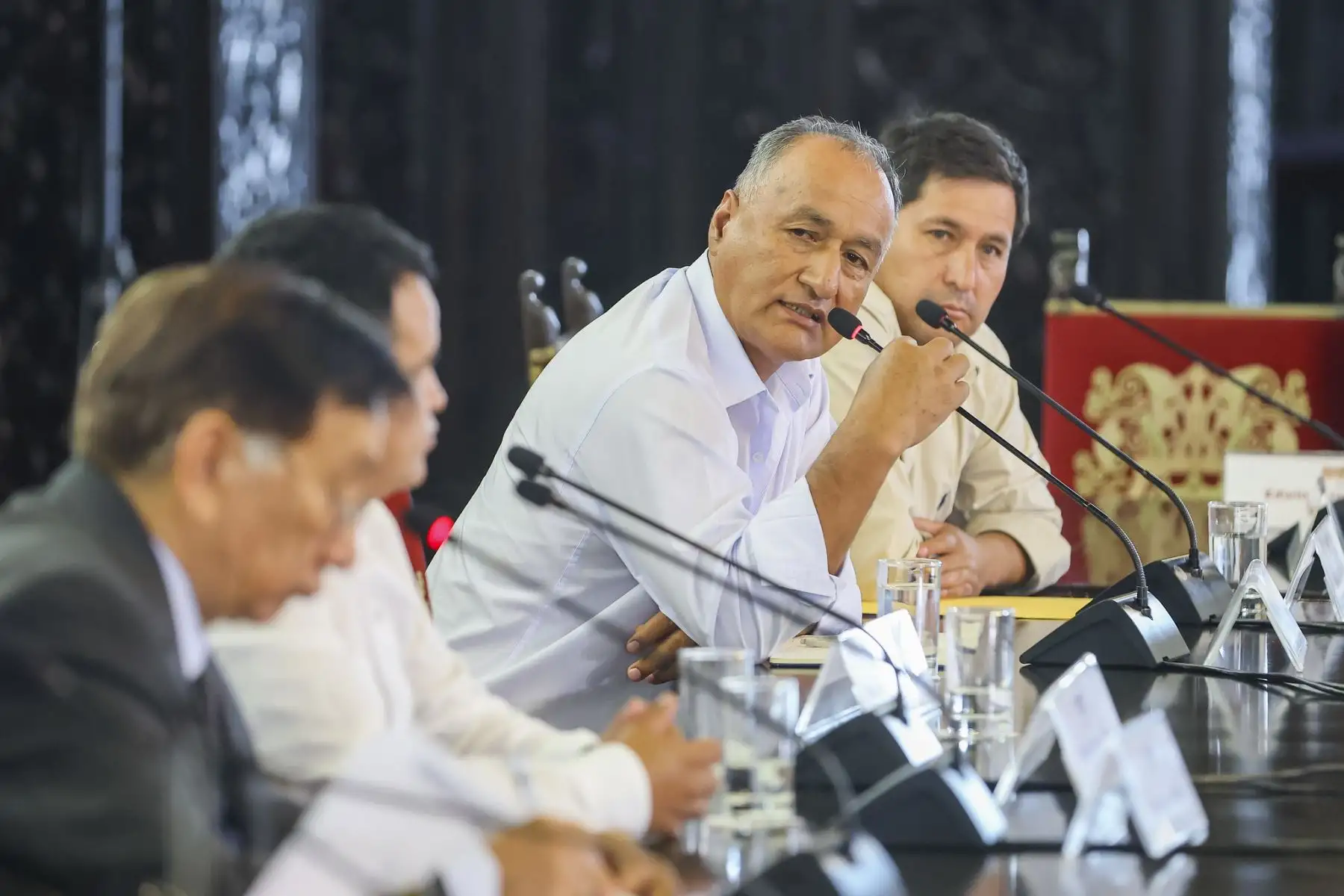 El presidente de la república, José María Balcázar, recibió hoy en Palacio de Gobierno a los representantes de la Mancomunidad Municipal del Vraem (Amuvrae) para priorizar la ejecución de proyectos de urgente necesidad. Foto: ANDINA/Prensa Presidencia