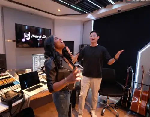 Tony Succar presenta canción que le produjo a ganadora de concurso de talento.