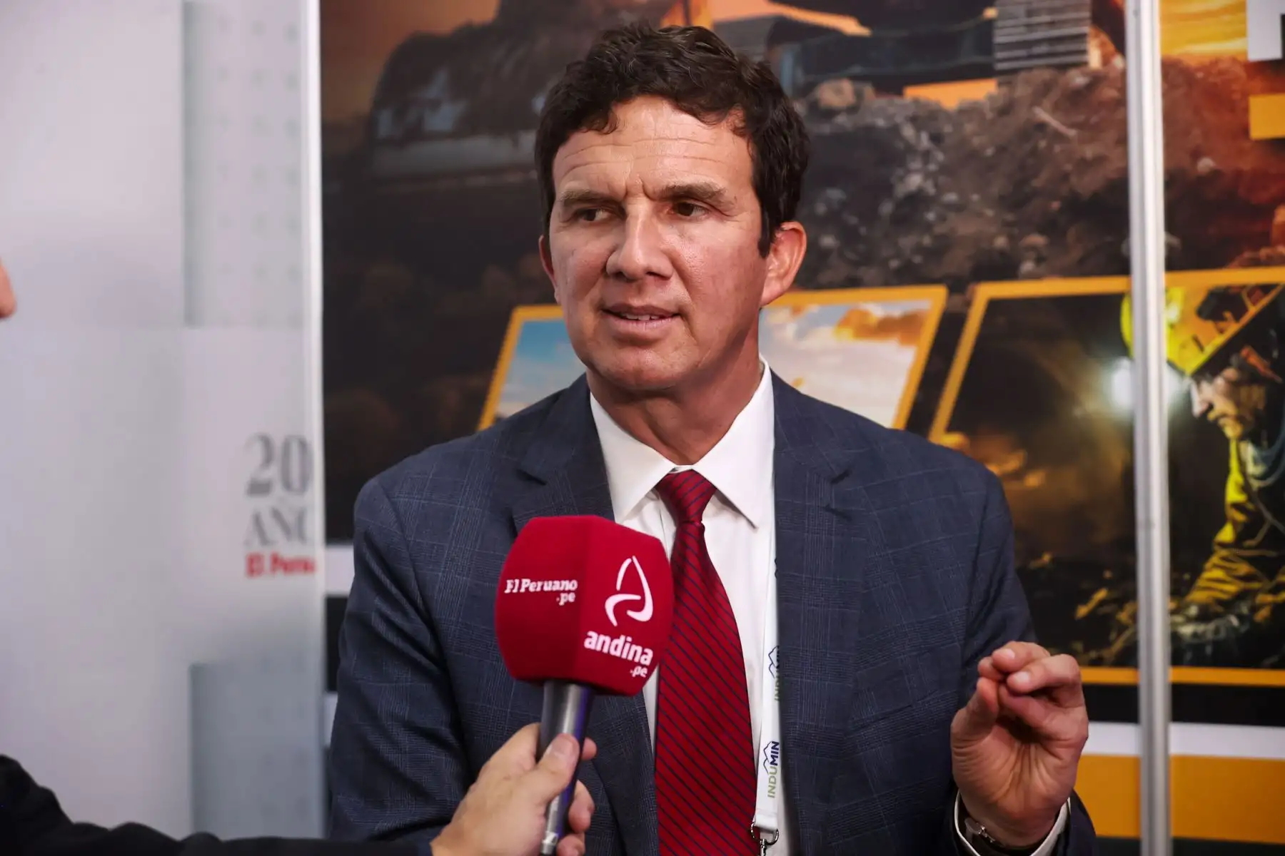 Michel Inchaustegui, Director de Asuntos Sociales y Corporativos Pan American Silver Perú entrevistado por la Agencia Andina en el marco de la convención INDUMIN 2026.

Foto: ANDINA/Juan Carlos Guzmán Negrini