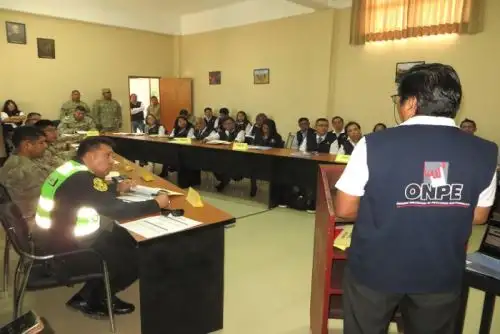 La jornada concluyó con mesas de trabajo entre cada jefe de ODPE y los responsables de operaciones de las fuerzas del orden en sus respectivas zonas,