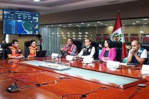 El Minam expone en el COEN sobre la utilidad de la plataforma Geoquebradas, creada para identificar escenarios de riesgo por huaicos y deslizamientos. Foto: Minam