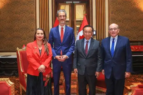 El presidente José María Balcázar, acompañado del canciller Hugo de Zela, sostuvo en Palacio de Gobierno una audiencia con el embajador de Canadá, Jean-Dominique Ieraci. Foto: ANDINA/Prensa Presidencia