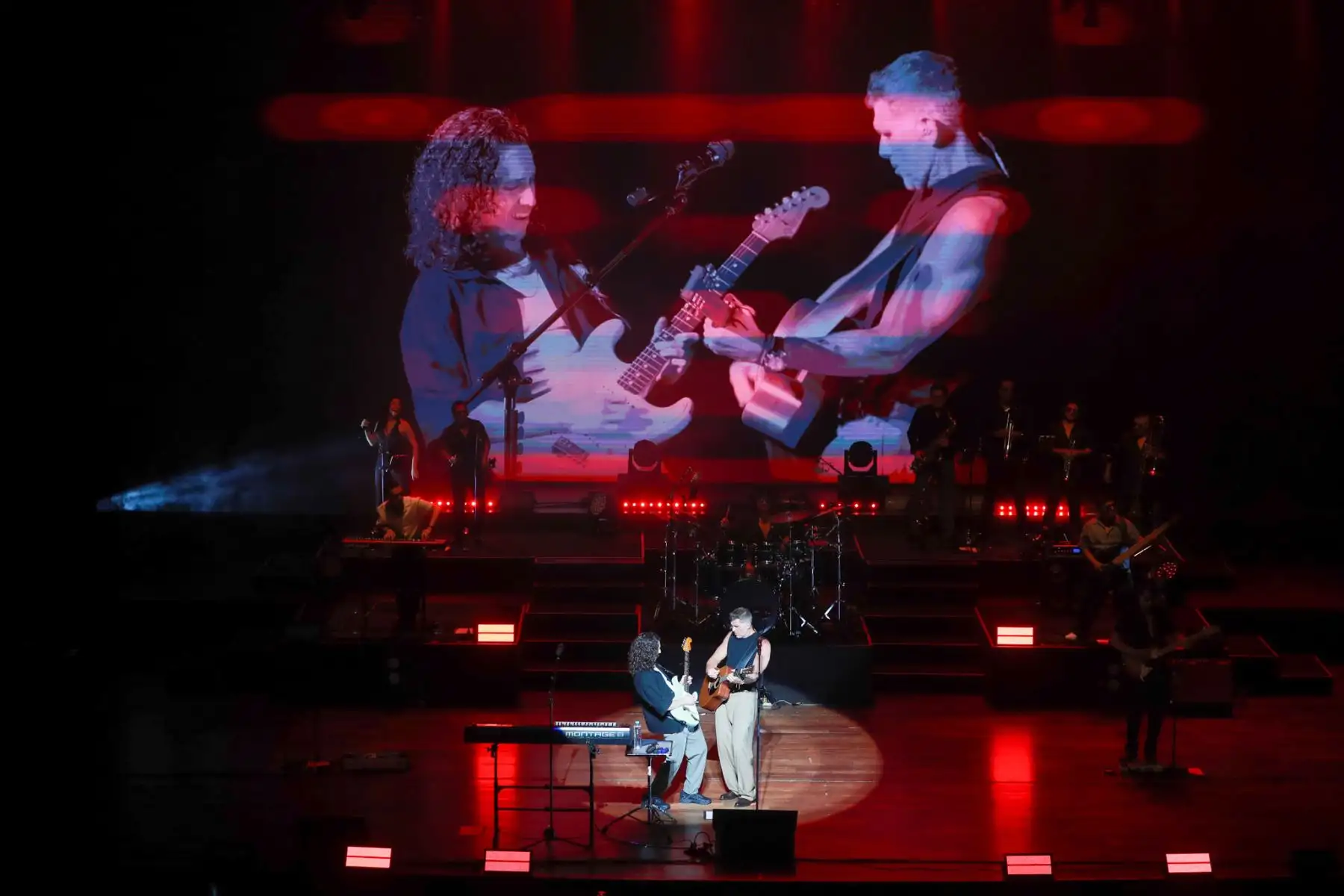 El cantante peruano Christian Meier se presentó en el Gran Teatro Nacional como parte del inicio de su gira “Así Es El Tour”, ofreciendo un concierto ante el público limeño. Durante la noche interpretó temas de su repertorio junto a su banda en vivo. Foto: ANDINA/Verónica Calderón.