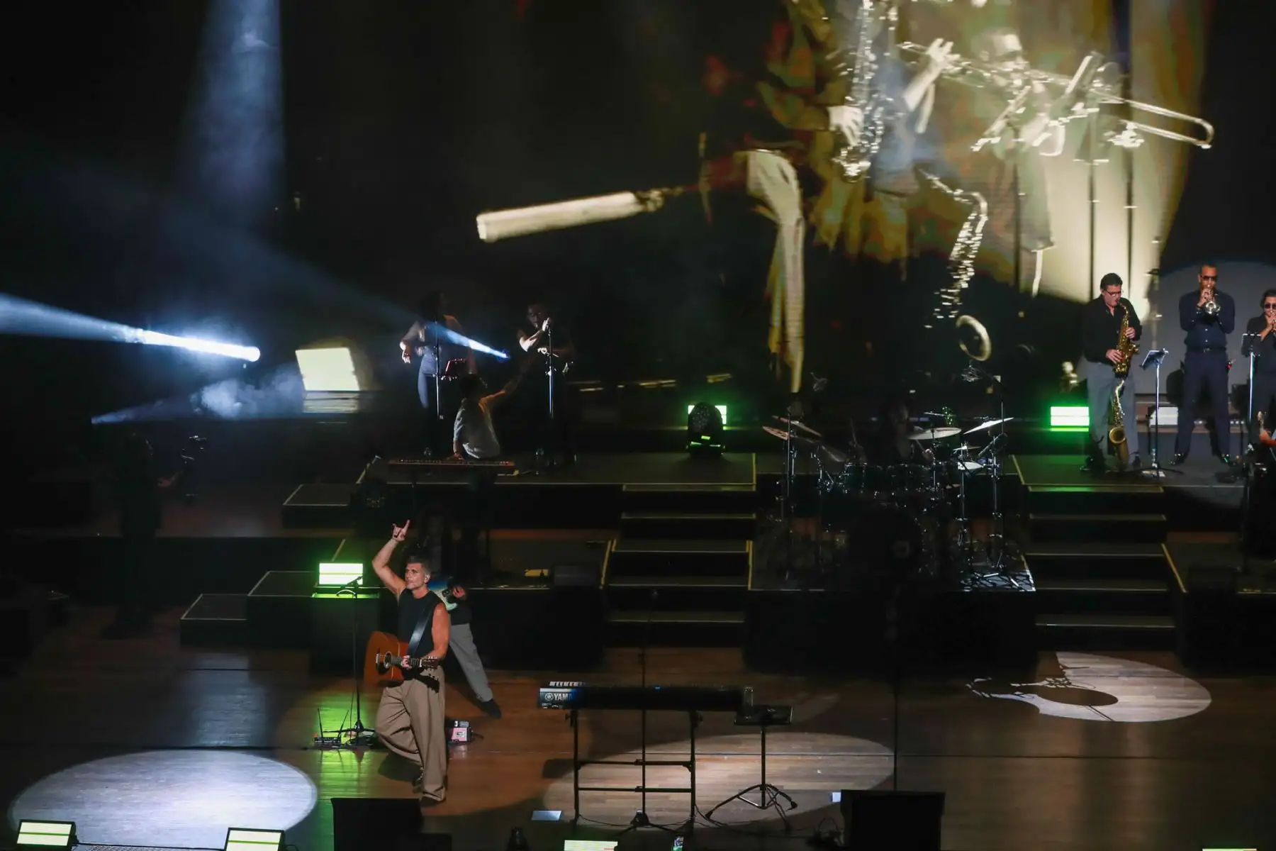 El cantante y actor peruano Christian Meier regresó a Lima para iniciar su gira “Así Es El Tour” con un concierto en el Gran Teatro Nacional. El espectáculo incluyó temas de su nuevo álbum, así como canciones representativas de su trayectoria musical. Tras agotar las entradas de la primera fecha, programada para el 12 de marzo, el artista anunció una segunda presentación el 13 de marzo en el mismo recinto. Foto: ANDINA/Verónica Calderón.