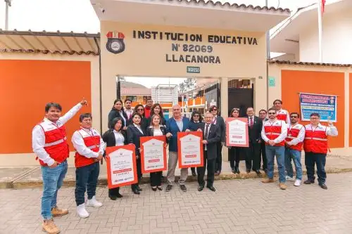 Escolares de Cajamarca se benefician con planteles debidamente formalizados y titulados. Foto: COFOPRI/Difusión.