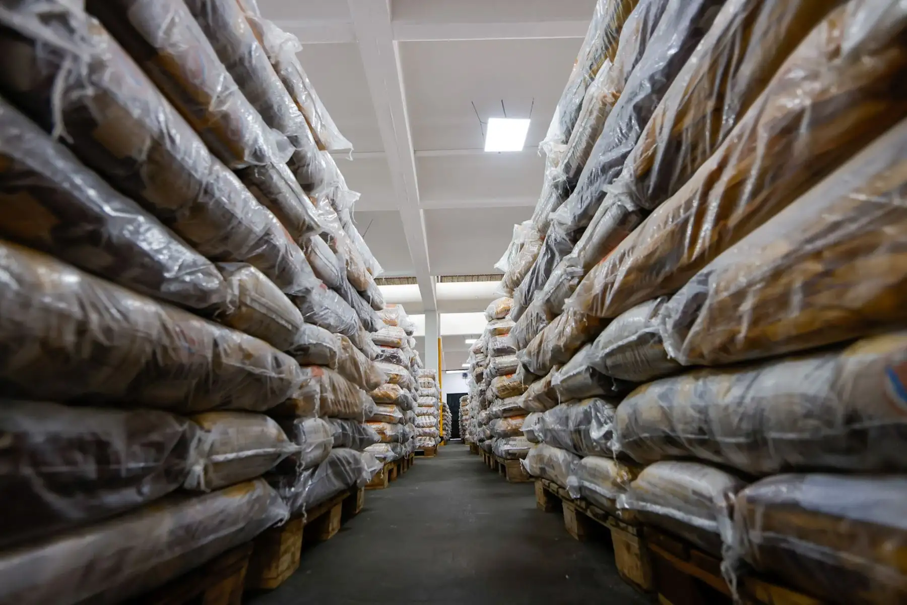 El despacho de bienes humanitarios se realizó como parte de las acciones del Estado para atender a la población afectada por las lluvias. Foto: ANDINA/Luis Iparraguirre.