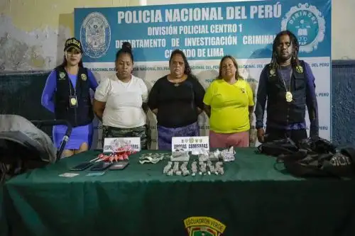 La MML junto con la PNP ejecutó un operativo que permitió la captura de tres mujeres presuntamente dedicadas a la micro comercialización de drogas en el Cercado de Lima. Foto: ANDINA/Difusión