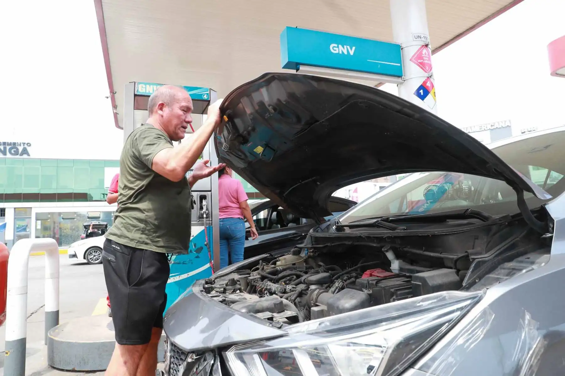 Conductores de taxis y transporte menor volvieron a abastecerse de GNV luego de que se habilitara nuevamente el suministro sin restricciones. Foto: ANDINA/ Verónica Calderón Zuñiga