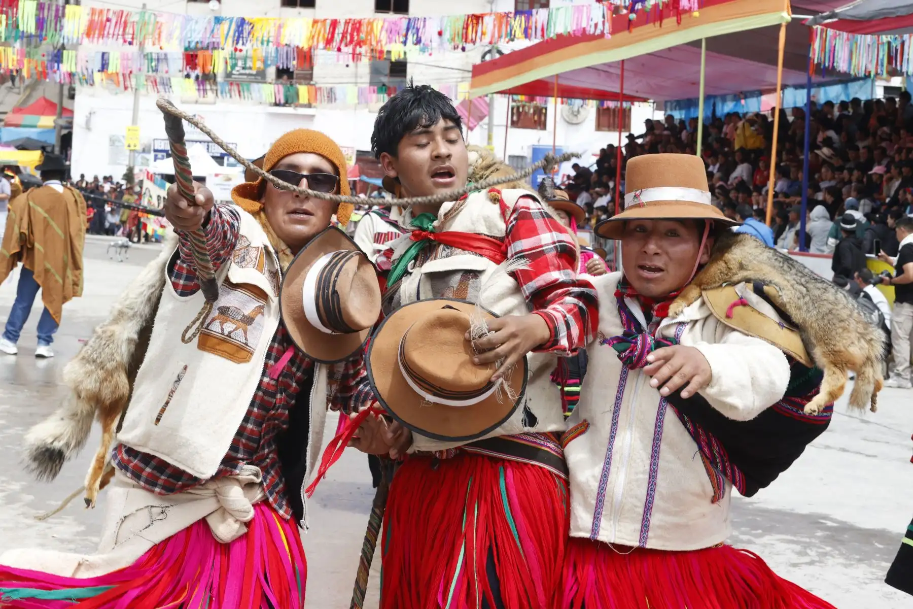 Con danzas, música y expresiones culturales ancestrales, el Carnaval Pukllay 2026 reafirma su papel como una de las celebraciones más emblemáticas del calendario festivo andino, donde la identidad y la alegría colectiva se manifiestan en cada comparsa. Foto: ANDINA/Vidal Tarqui