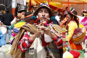 La ciudad de Andahuaylas vive intensamente las celebraciones del carnaval con el XX Encuentro de Comparsas del Pukllay 2026, una de las festividades más importantes dedicadas a las danzas y tradiciones originarias del Perú. ANDINA/Vidal Tarqui