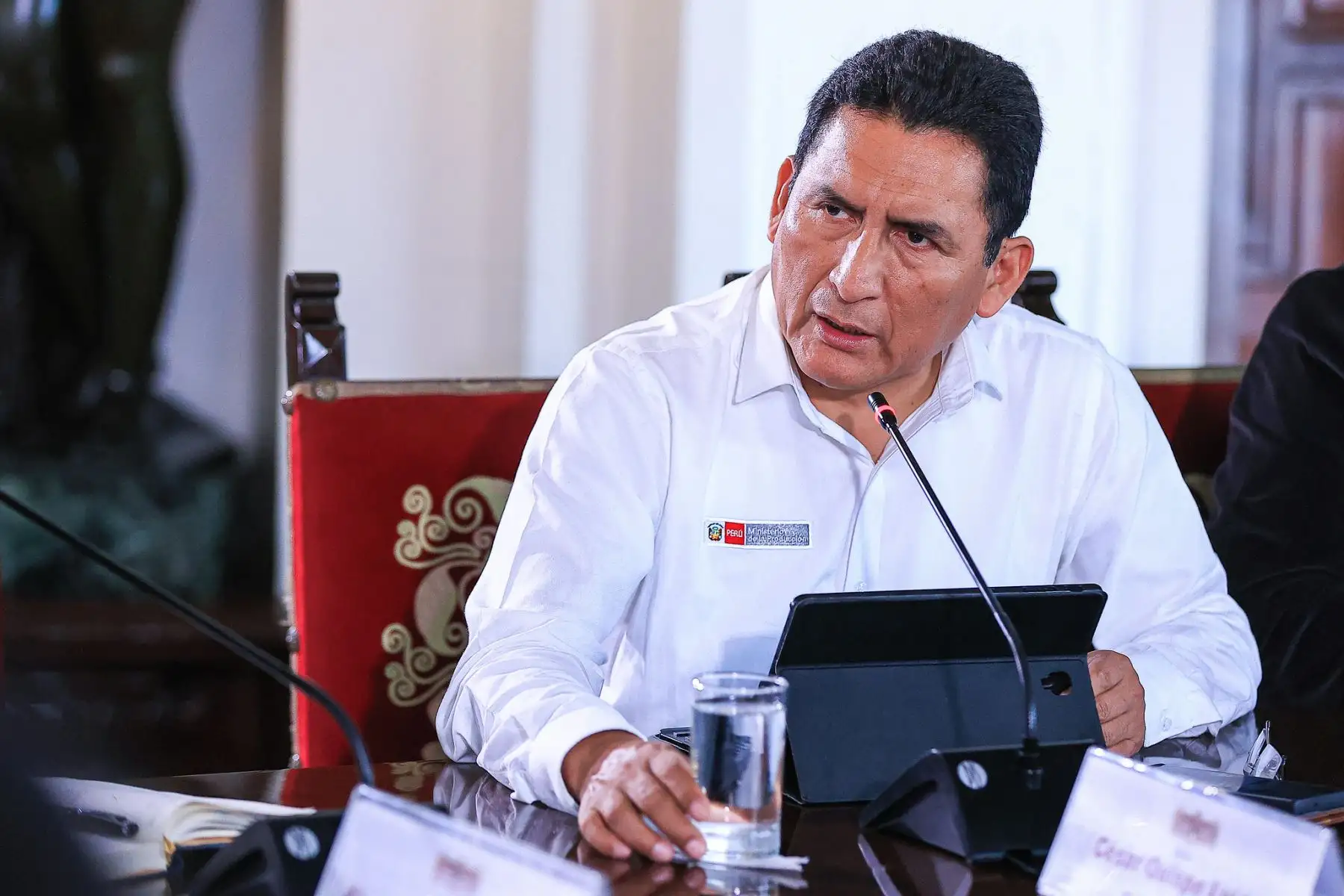 En el marco de la política de puertas abiertas del Gobierno, el presidente José María Balcázar recibió a la gobernadora regional encargada de Tumbes, Rosario Palacios, y alcaldes de dicha región, con quienes abordó la atención de proyectos en materia de seguridad, agricultura y salud. Foto: Presidencia